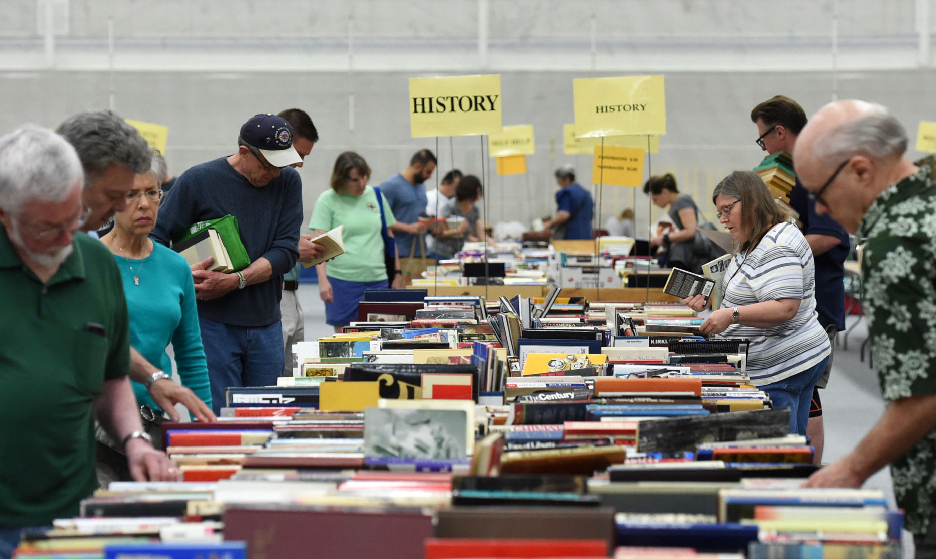 Book_Sale_011.jpg